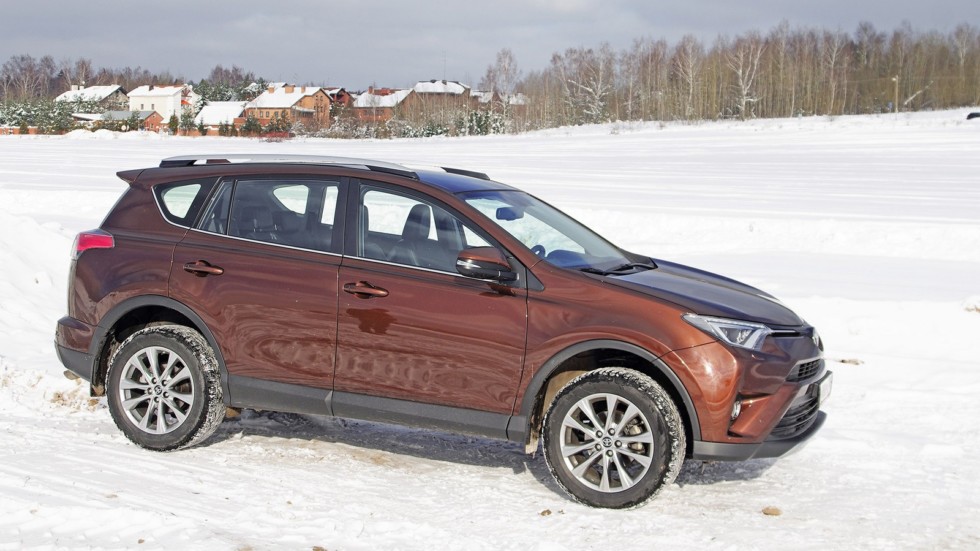 На лицо японские, странные внутри: тест-драйв Toyota RAV4 c дизелем